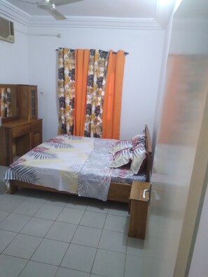 House, 4 Bedrooms, Smoking, Balcony