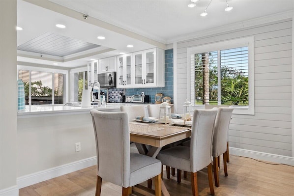 Dining - Jupiter Beach Condo Retreat (Jupiter)