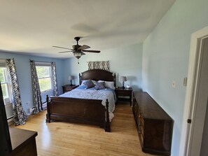 3 多间卧室、熨斗/熨衣板、WiFi、床单