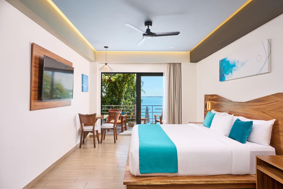 Deluxe King Size Front Lagoon View | 1 dormitorio, ropa de cama de alta calidad, colchones Tempur-Pedic
