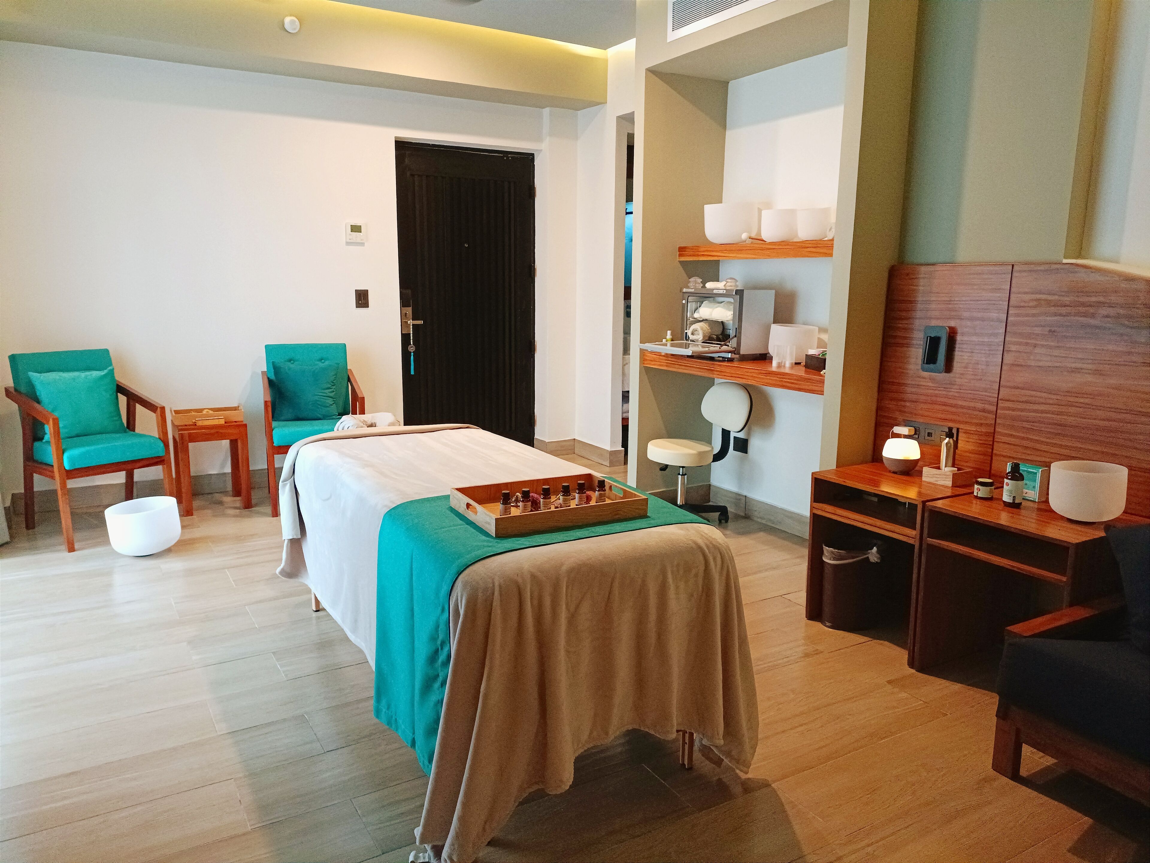 桑拿、蒸氣室、深層組織按摩、瑞典式按摩、按摩服務