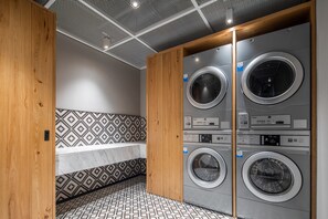 Laundry room - Shanghai Hongqiao NECC Glory Hotel (Shanghai)