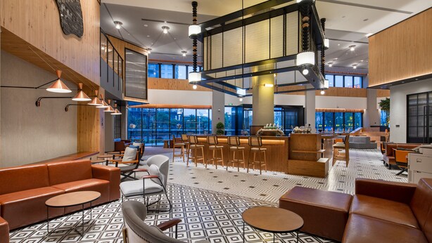 A modern lobby with a high ceiling, multiple seating areas, and large windows providing natural light. - Shanghai Hongqiao NECC Glory Hotel (Shanghai)