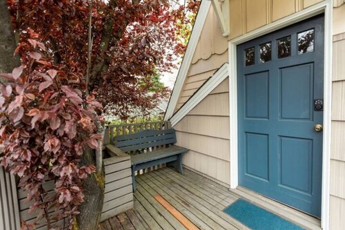 Sunnyside Loft - Close to Town, Relaxing, Cozy