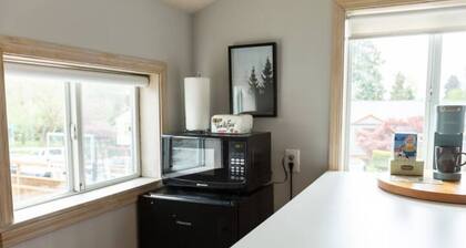 Sunnyside Loft - Close to Town, Relaxing, Cozy