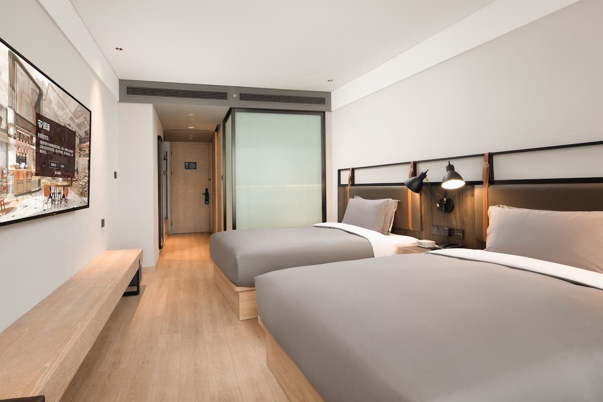 Business Twin Room | Down comforters, laptop workspace, free WiFi, bed sheets