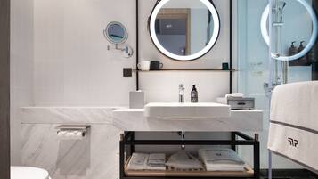 Business Twin Room | Down duvets, laptop workspace, free WiFi, bed sheets