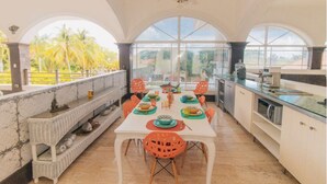 Vila, beberapa kamar, akses difabel, Boleh Merokok | Ruang makan