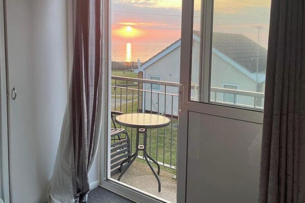 Interior - Villa - Sleeps 6 - Pets Ok - Pool - Parking (Lowestoft)