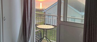 Villa - Sleeps 6 - Pets Ok - Pool - Parking