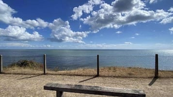 Una spiaggia nelle vicinanze