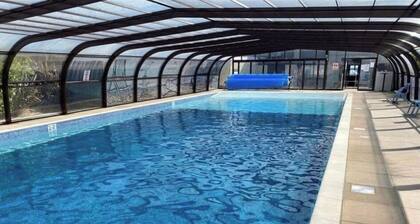 Villa - Sleeps 6 - Pets Ok - Pool - Parking