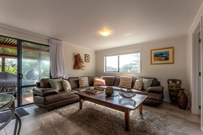 Smart TV, stereo - Number 2 on Onetangi Be My Guest Fabulous Beach pad for the Family (Waiheke Island)