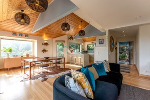 Smart TV, stereo - Number 2 on Onetangi Be My Guest Fabulous Beach pad for the Family (Waiheke Island)