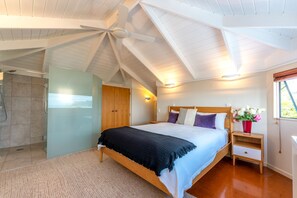 5 bedrooms, iron/ironing board, free WiFi, bed sheets