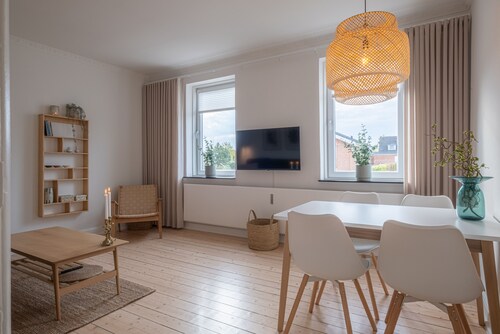 1 Bed Apartment Sleeps 2 with Parking, WiFi, Tv
