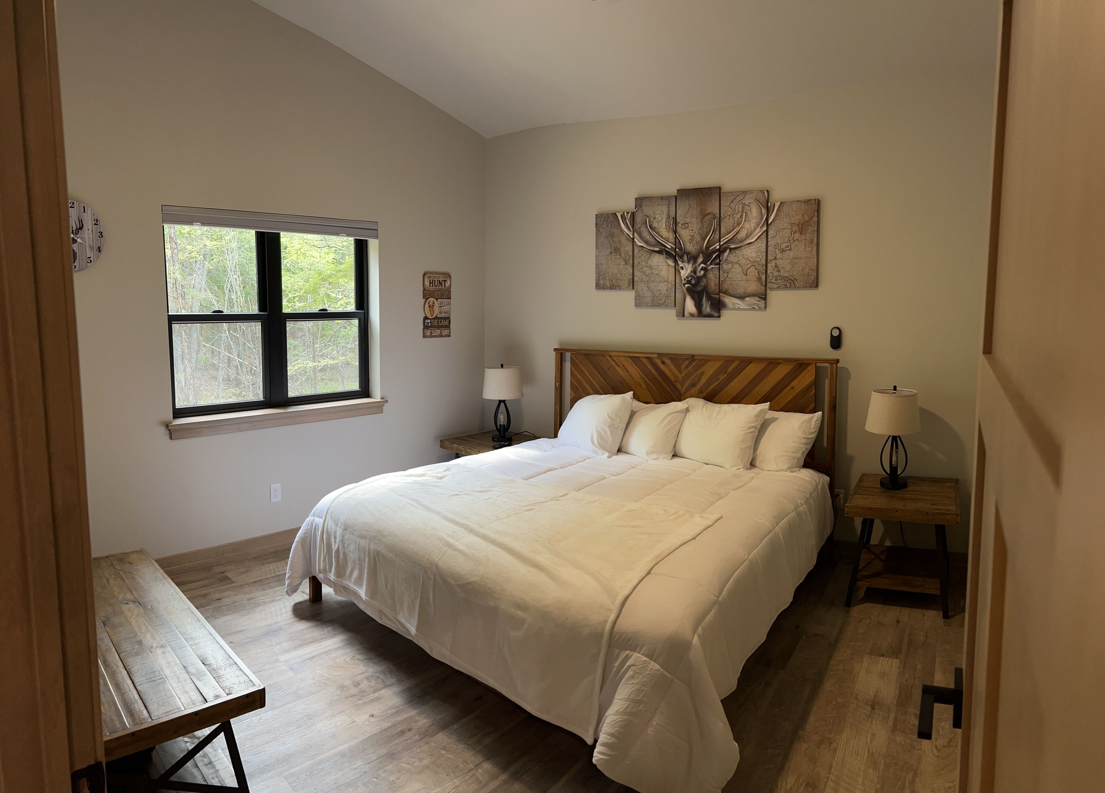 2 bedrooms, travel crib, free WiFi, bed sheets