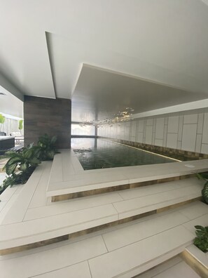 Piscina coperta, una piscina riscaldata