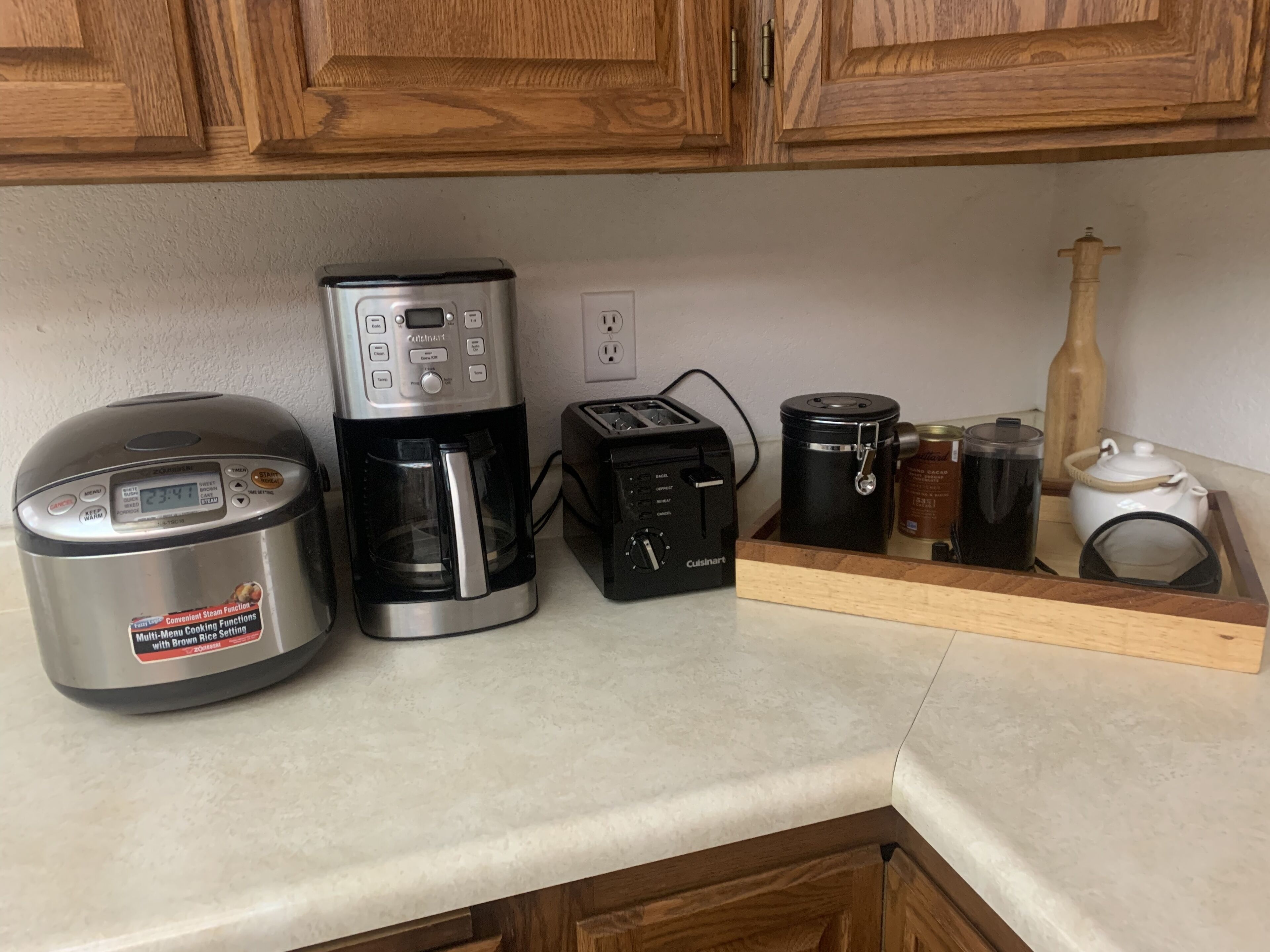 Relaxing Riverside Retreat (hot tub and waterfall!)