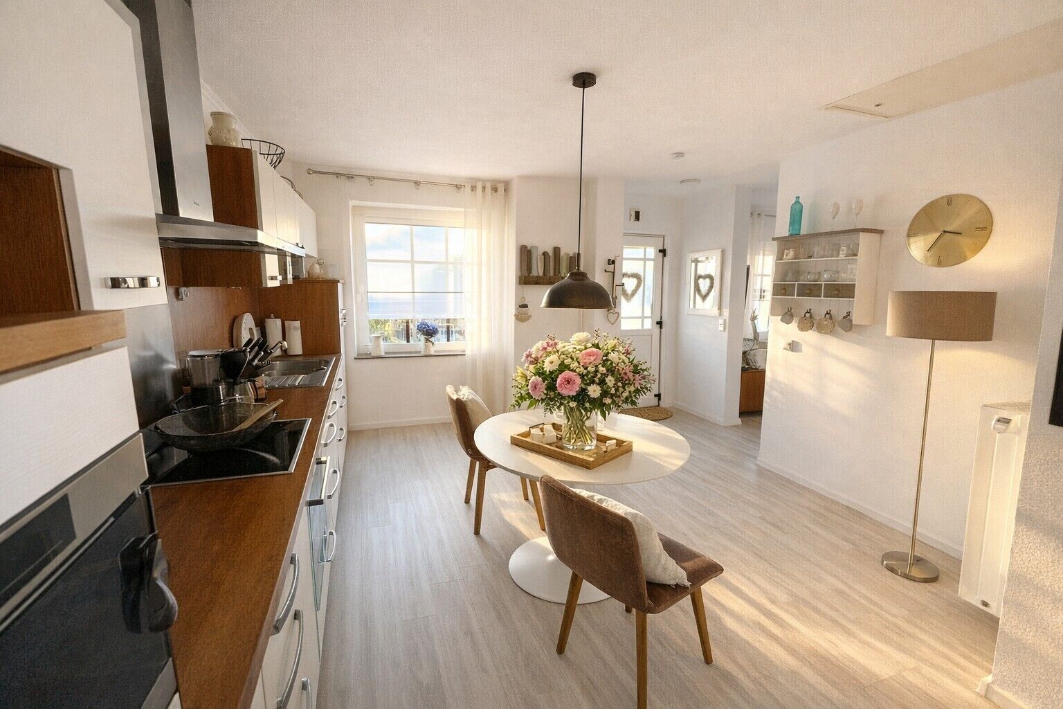 Kylskåp, mikrovågsugn, ugn och spishäll