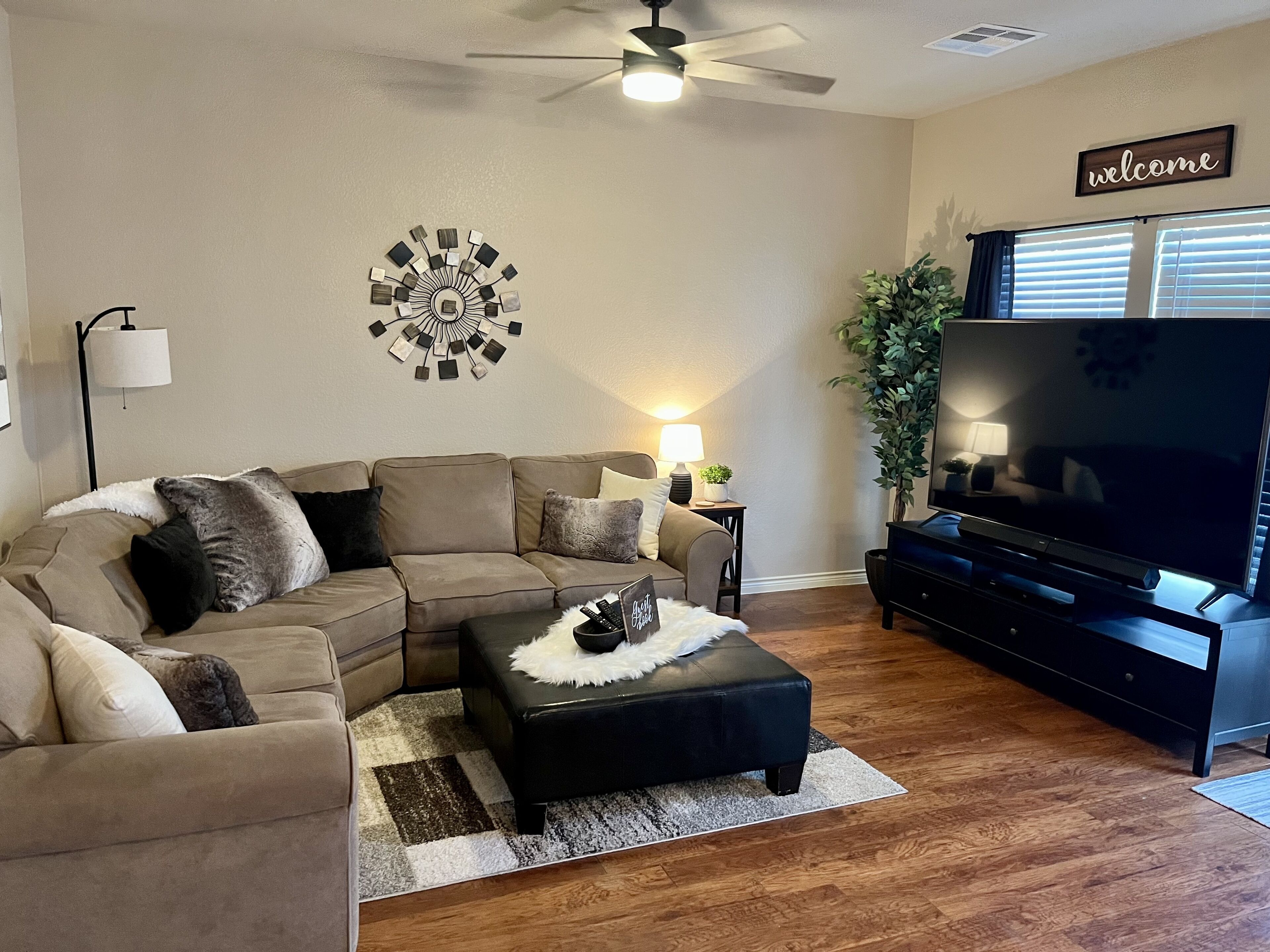 Relax with the whole family in this great townhouse on popular Monkey Island!