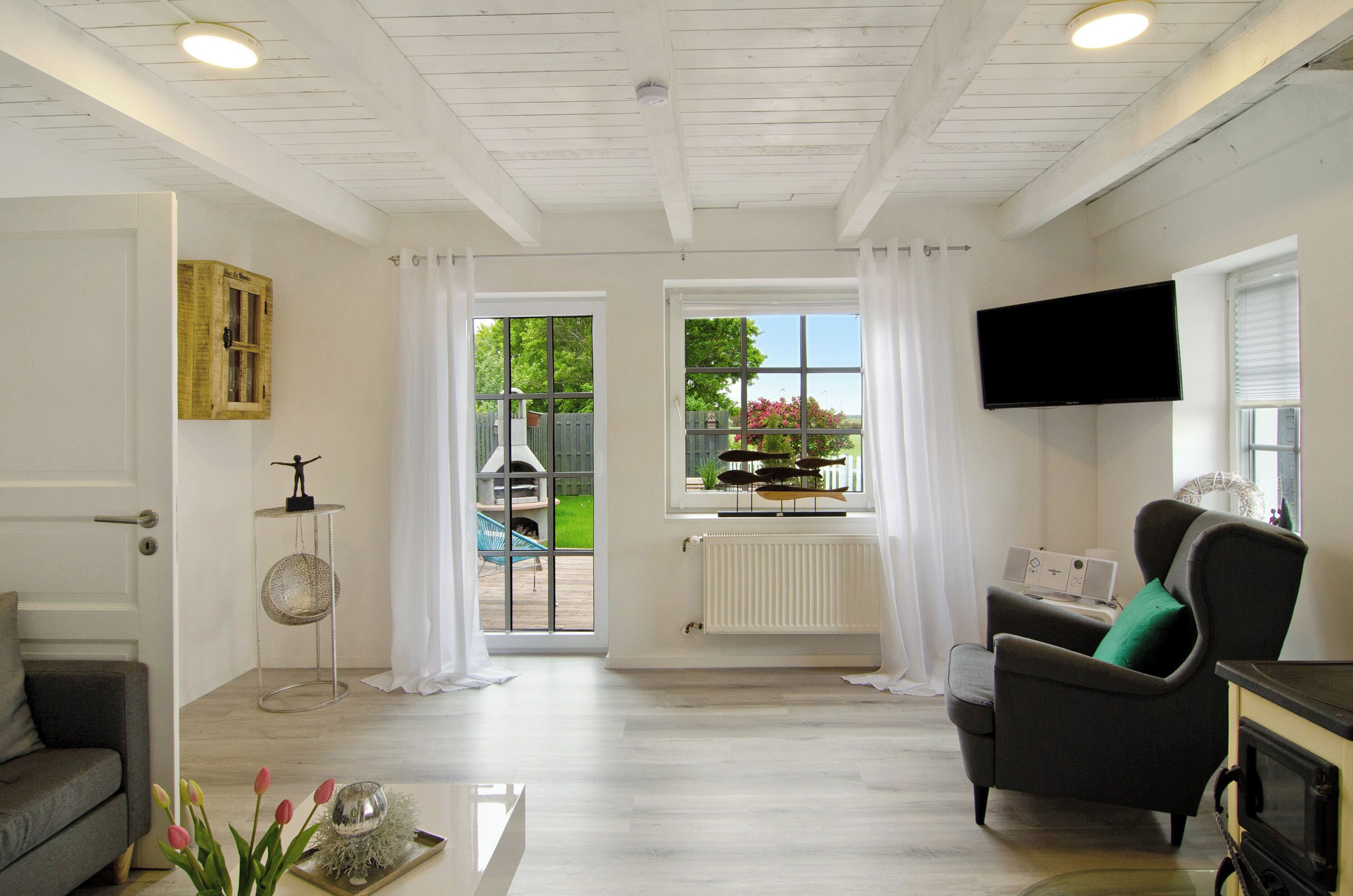 Fernseher, Kamin, Stereoanlage