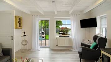 Fernseher, Kamin, Stereoanlage