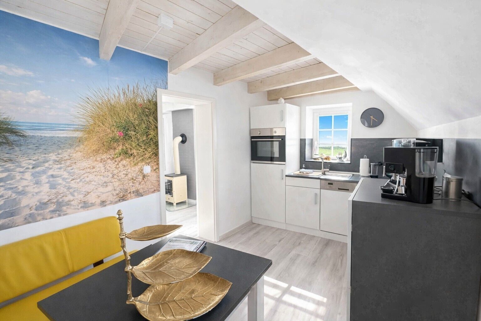 Kylskåp, ugn, spishäll och diskmaskin