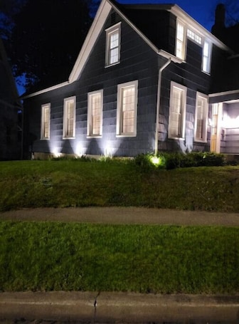 Exterior. Scott Street Historic Haven - 6 min drive to Notre Dame
