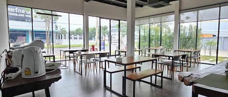 Déjeuner composé de spécialités locales gratuit tous les jours