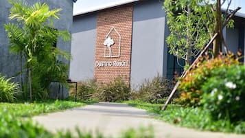 Superior Room | Free minibar, individually decorated, desk, laptop workspace