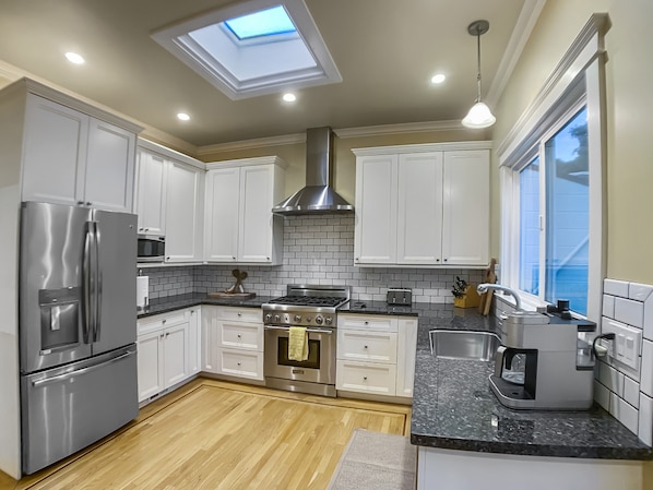 Mikrowelle, Ofen, Herdplatte, Geschirrspüler