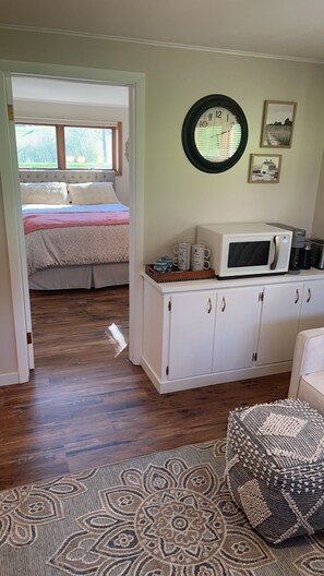 2 Schlafzimmer, Schreibtisch, Bügeleisen/Bügelbrett, Reisekinderbett