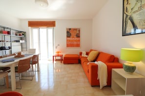 House, 2 Bedrooms, Smoking, Balcony | Living area