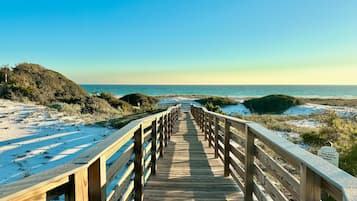 Beach nearby, sun-loungers, beach towels