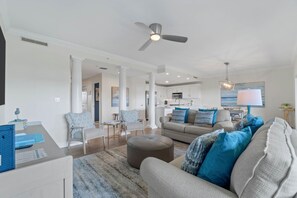 Smart TV, table tennis, books - Snowbirds Welcome! Monthly Rentals! Pickleball! Tennis! Private Boardwalk! (Santa Rosa Beach)