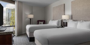 3 soveværelser, pengeskab på værelset, skrivebord, strygejern/strygebræt