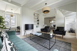 TV - La Savoy 1 - Thermes de Saint-Gervais, Saint Gervais Les Bains (Chamonix), France (Saint Gervais Les Bains (Chamonix))