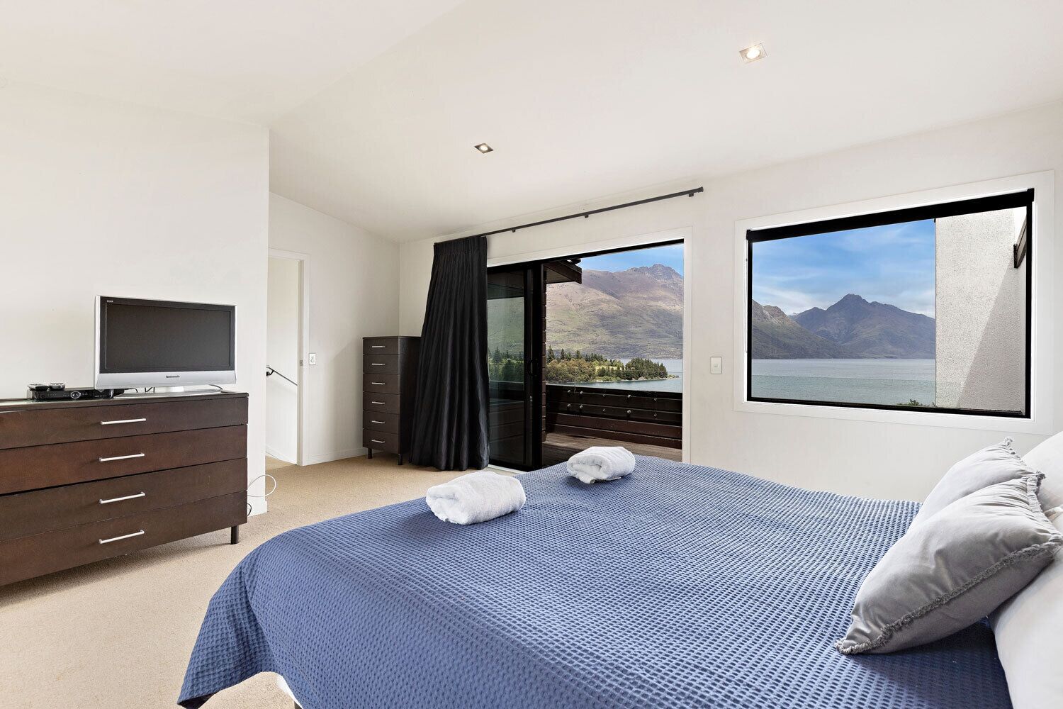 4 bedrooms, iron/ironing board, travel crib, free WiFi