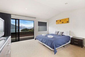 4 chambres, fer et planche à repasser, lit de bébé portatif