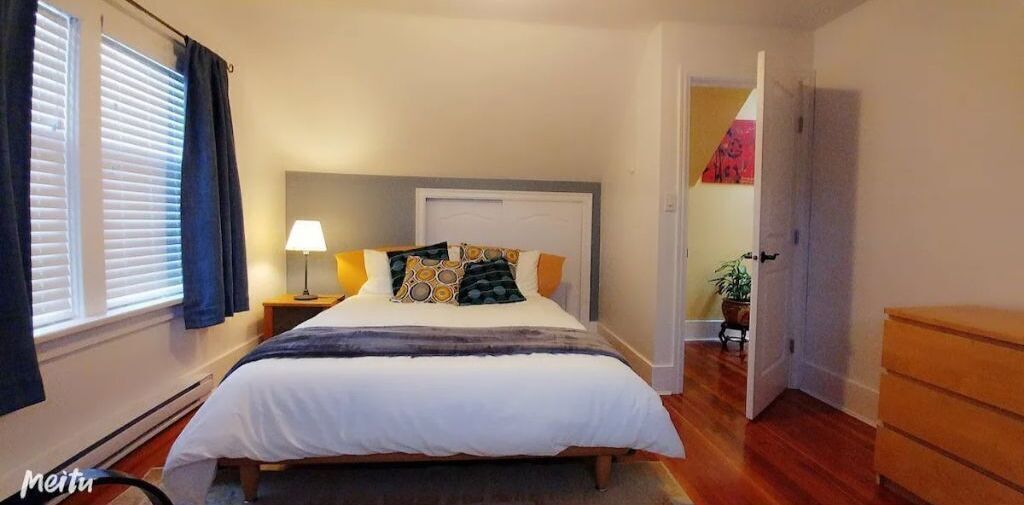 Top Floor View Suite at Center Location by PNE