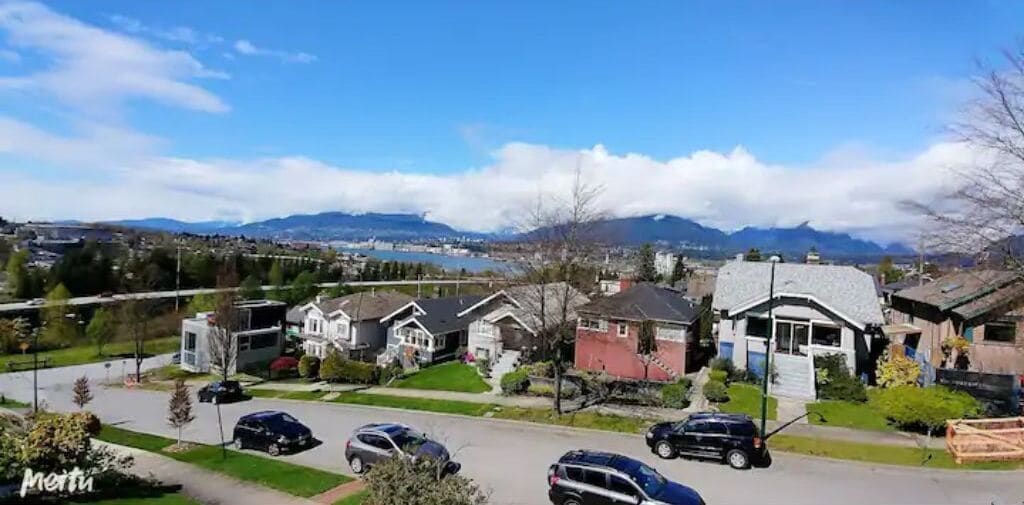 Top Floor View Suite at Center Location by PNE