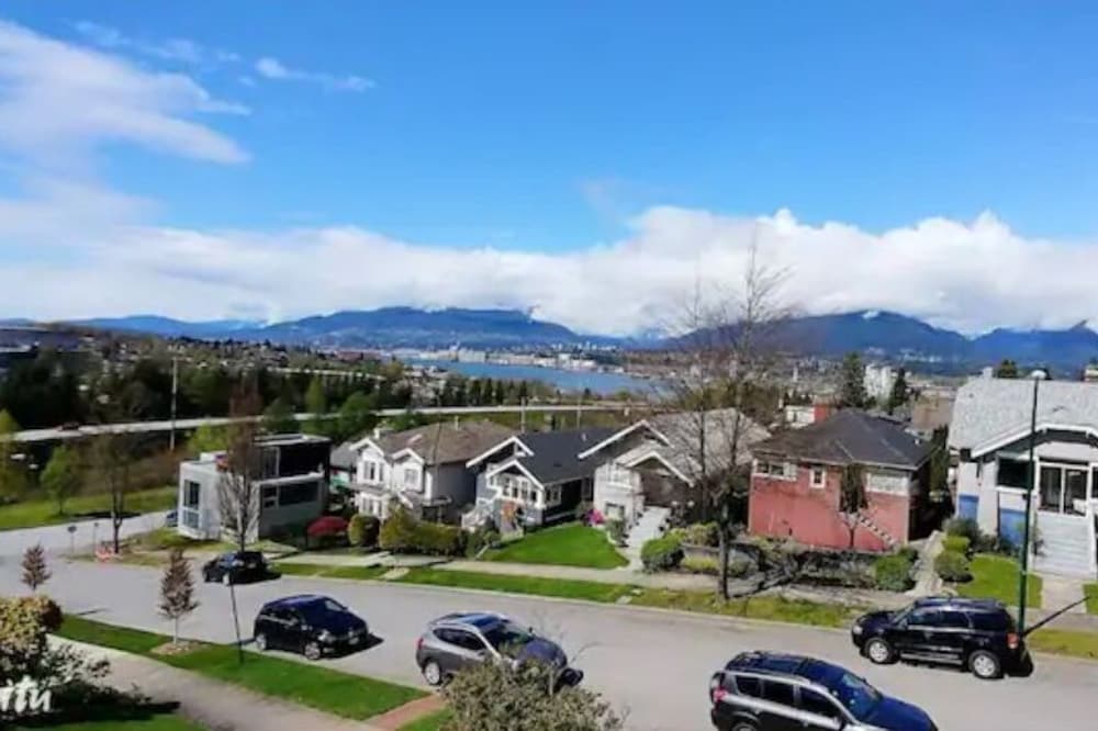 Top Floor View Suite at Center Location by PNE