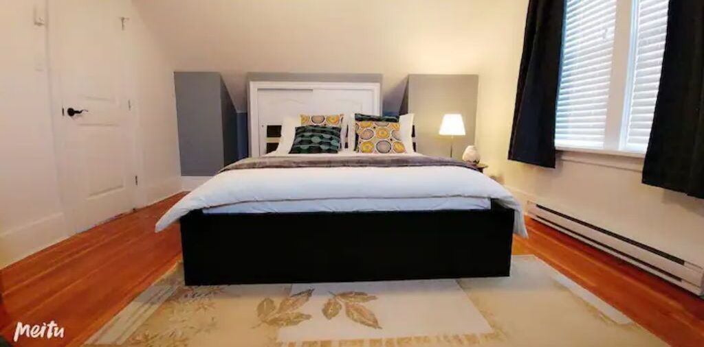 Top Floor View Suite at Center Location by PNE