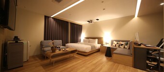 Hound Hotel Sajik Minam Station