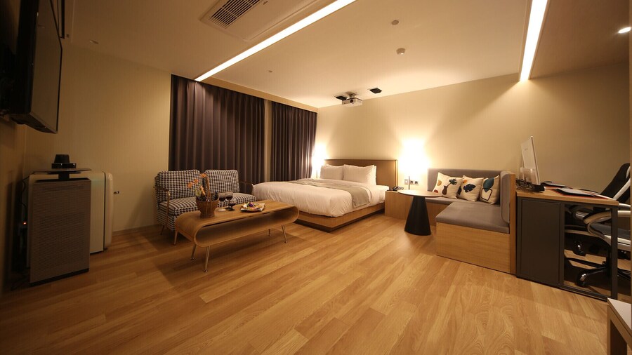 Hound Hotel Sajik Minam Station