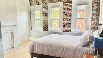 3 bedrooms, desk, iron/ironing board, WiFi