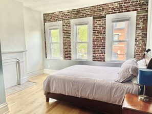 3 slaapkamers, een bureau, een strijkplank/strijkijzer, wifi