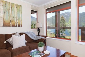 TV, peis og kontorer