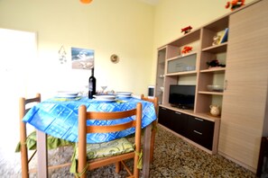 House, 1 Bedroom, Smoking, City View | Room amenity